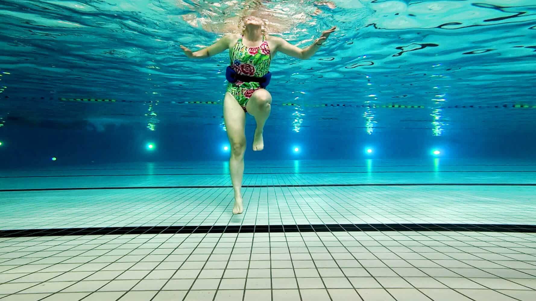 Loopscholingsoefening kaatsen in het zwembad – Aquarunning zonder schokbelasting