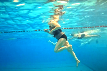Aquarunner in het zwembad maakt vorderingen